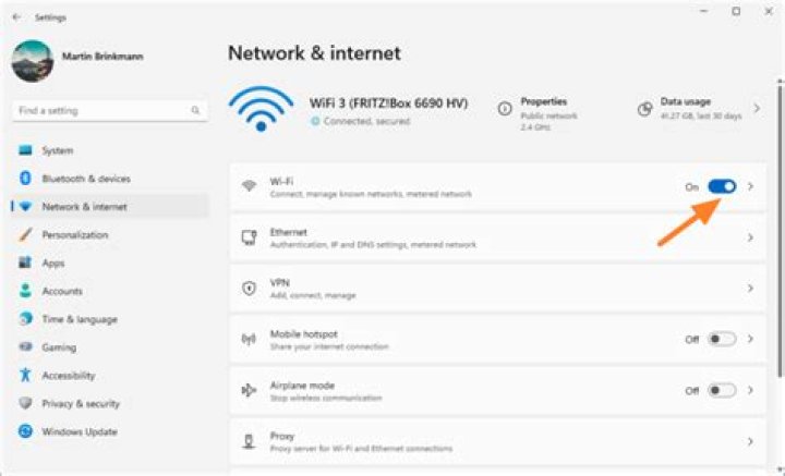 BCM4311 - No option to enable Wi-Fi [duplicate]