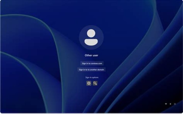 Can't see the name of user on login screen [closed]