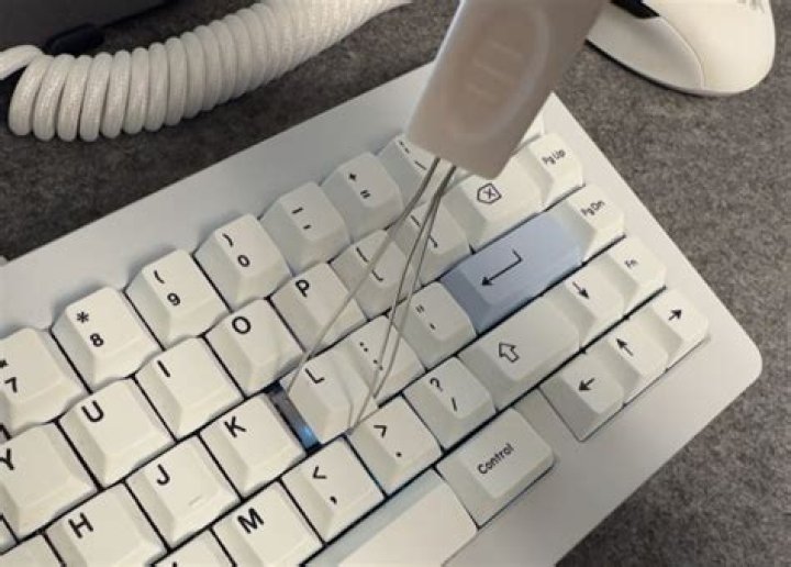 Can I resume after suspend by pressing a key on an external keyboard?