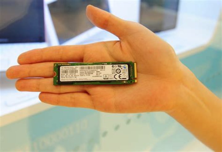 Clean-Installing Windows 10 on a Samsung SM951 SSD