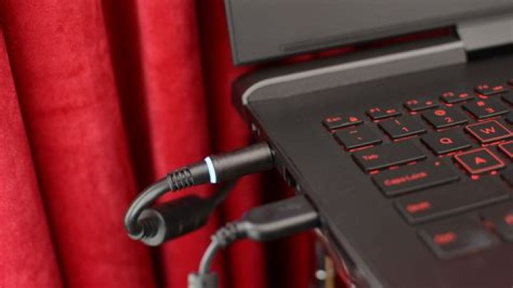 Dell Inspiron 6400 indicates the wrong power adapter is plugged in and will not charge the battery