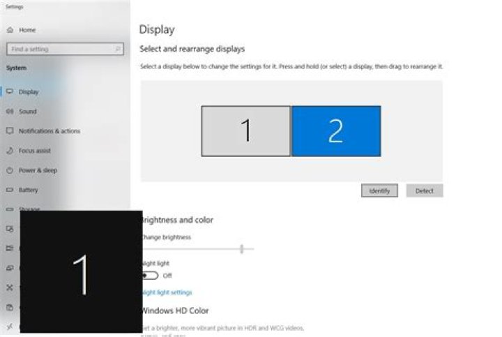 Dual monitor screens are reversed only in login screen