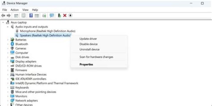 How do I change the audio output device for a running application in Windows 7?