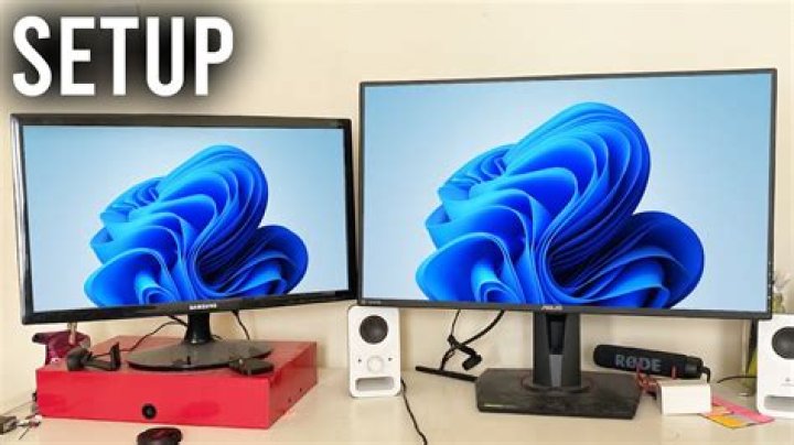 How to toggle between different monitors with one key on Windows 7?