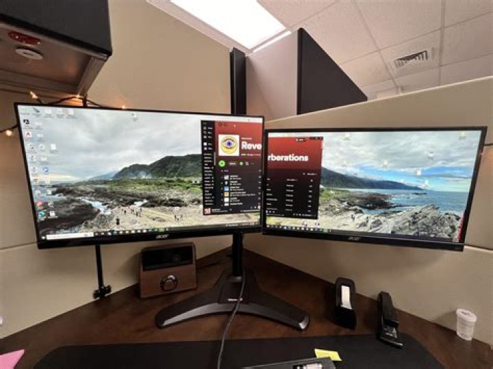 is it possible to configure 6 Monitors with a Amd r7 260x in different graphical virtual consoles?