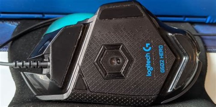 Is the Logitech G502 Hero wheel scroll affected but sunlight hitting it?