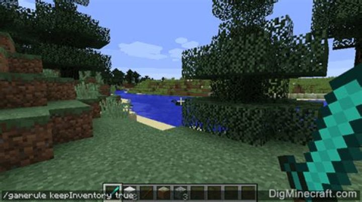 Is there any way not to lose inventory after dying other than commands and chests