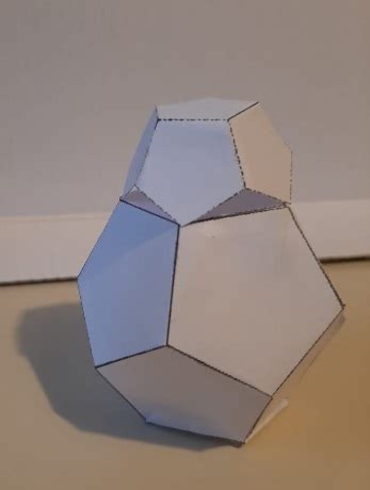 Koch-like fractal of the dodecahedron: Does this object already exist?
