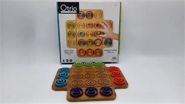 Otrio board and pieces