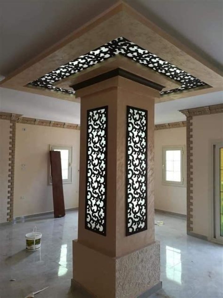 Pillar holds up the ceiling. HBAO