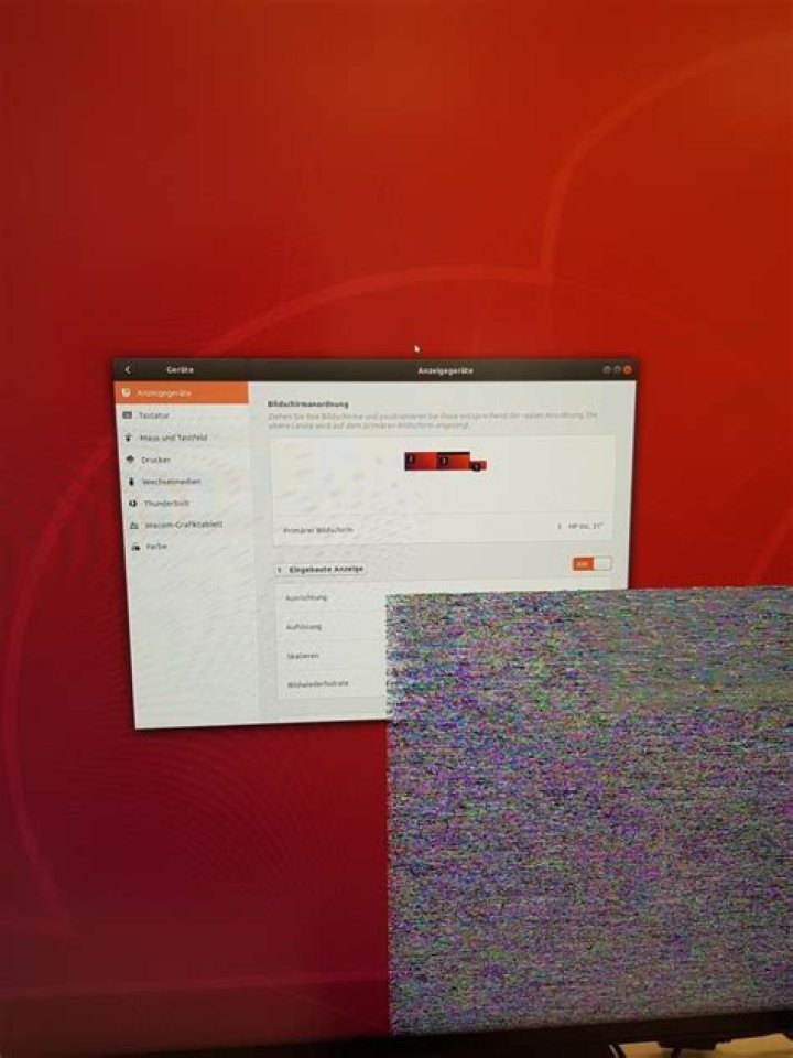 Ubuntu 18.04.3: Screen scrambling while using two monitors with a Think Pad Thunderbolt 3 Dock