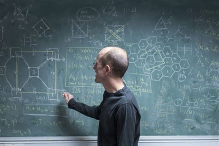Using mathematics in theoretical physics