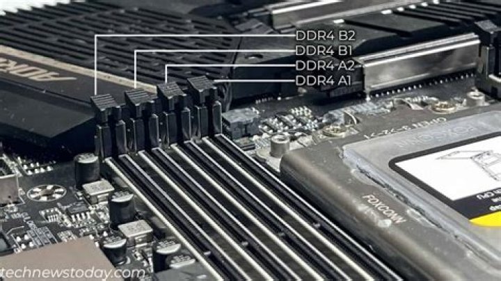 What will happen if I remove the RAM while the computer is on?