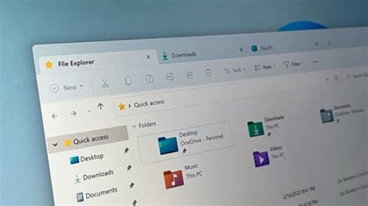Why doesn't changing the name of a pdf file on File Explorer (Windows 10) change the title of the file in it's metadata?