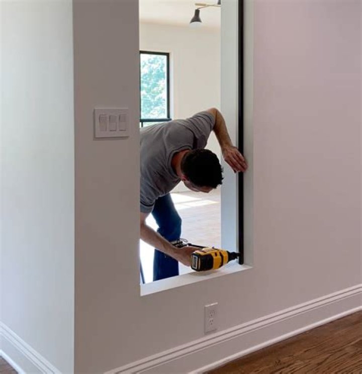 Why won't `import` correctly capture the inside of a window rendered in OpenGL, while `scrot` will?