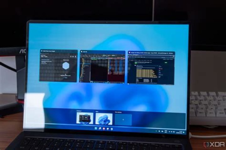 Windows desktop background: how to have system info displayed