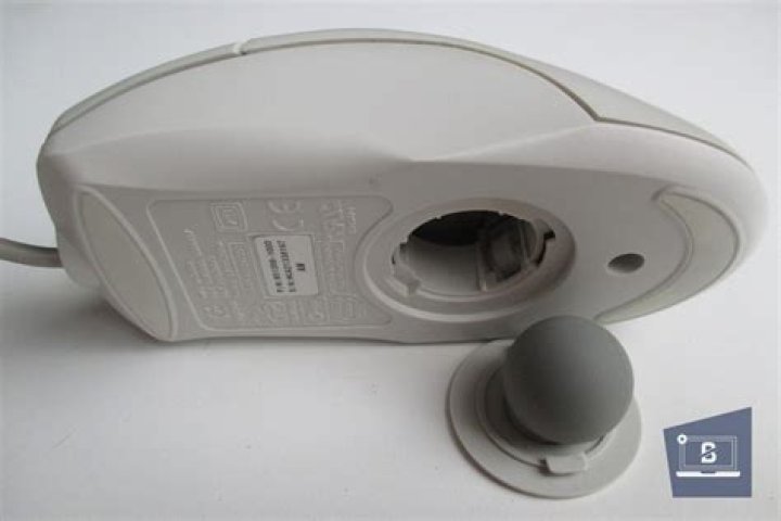 Wireless mouse freezing if I don't move it for a few seconds until I click